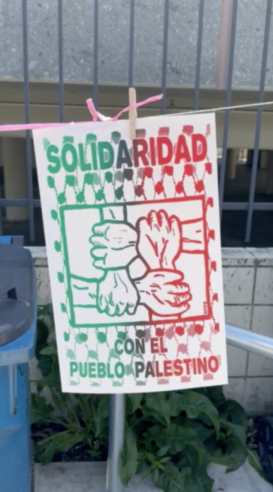 Poster that reads Solidaridad con el pueblo palestino